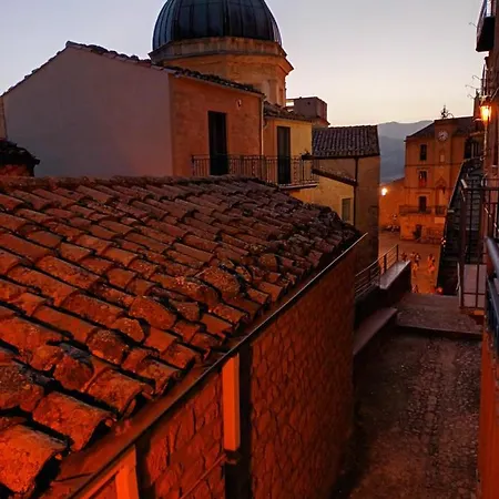 Il Vicolo Dei Tetti * Gangi
